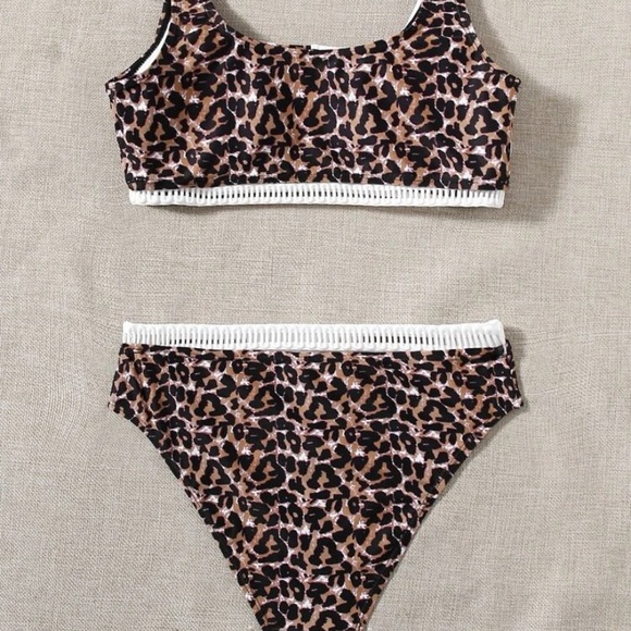 Leopard print bikini - Picture 2 of 4